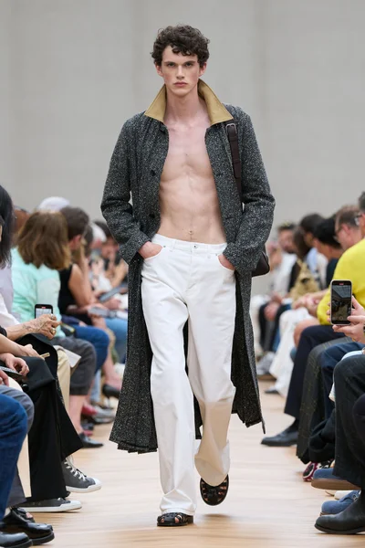 Look 44